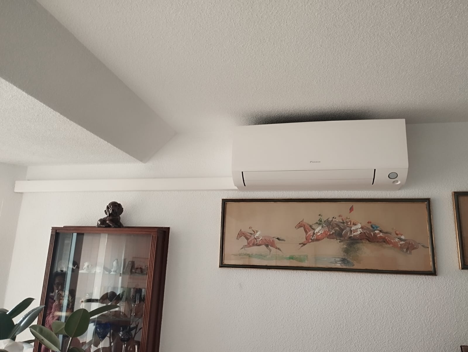 Equipo interior Daikin instalado en salón