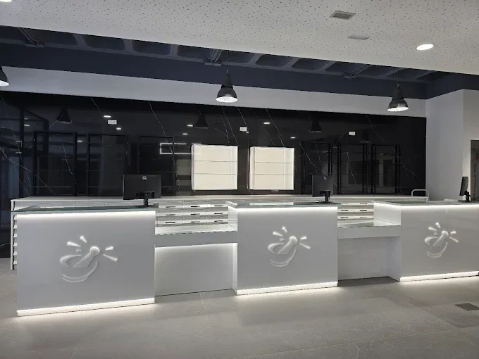 Iluminación LED instalada en farmacia